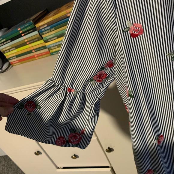 BUTTON DOWN FLORAL DRESS - Picture 3 of 5